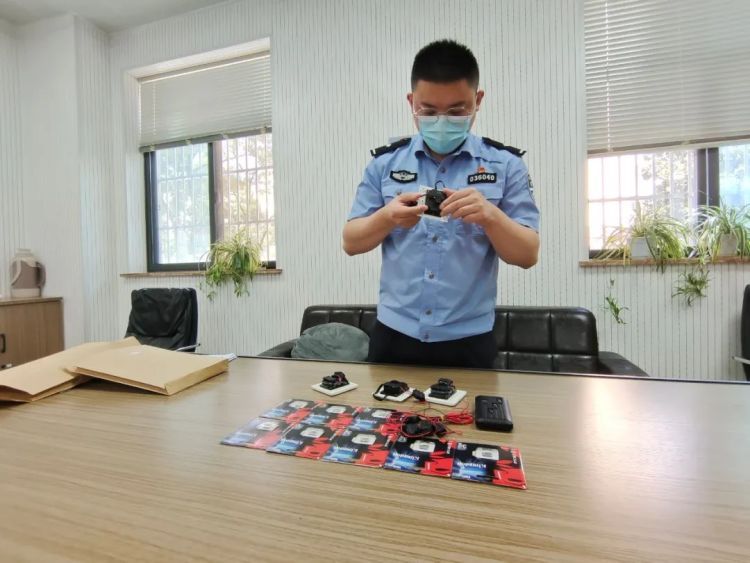 警惕!標價500多元的插座,里面竟藏著攝像頭